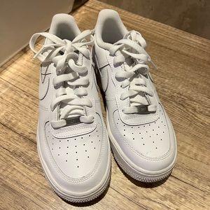 Nike Air Force Boys size 7. Excellent used condition